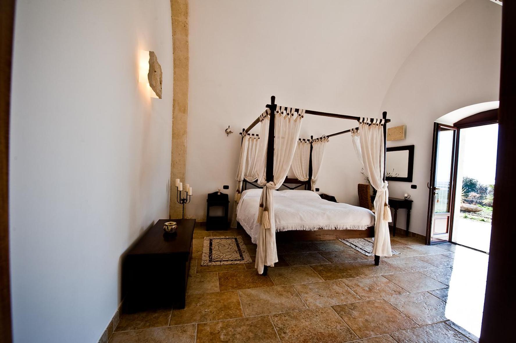 Country house Masseria La Gravina